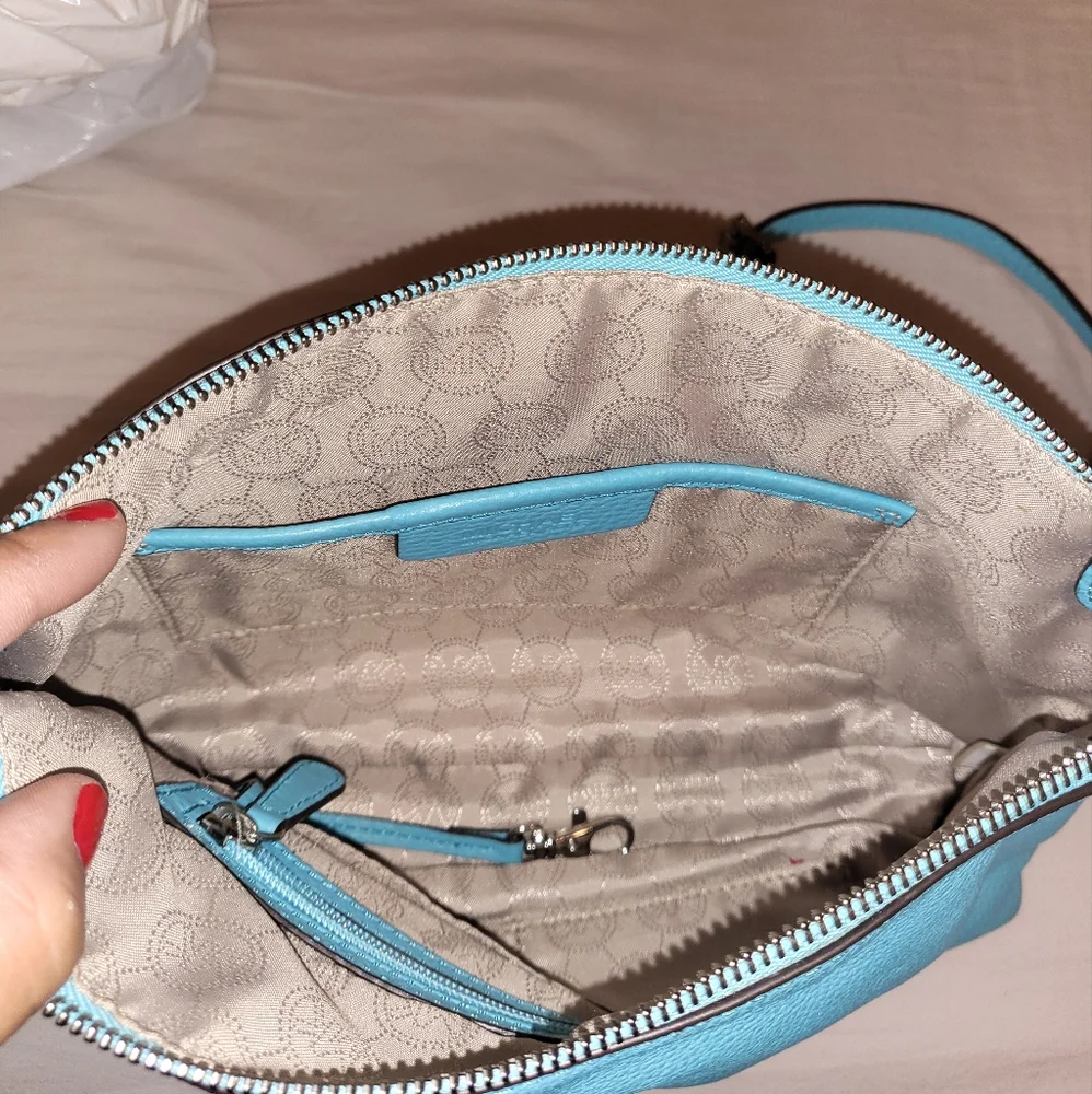 Michael Kors crossbody purse - Picture 4 of 8